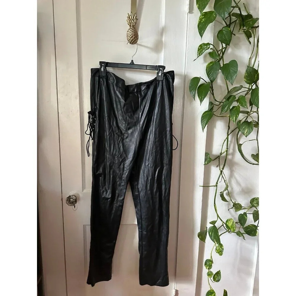 Pretty Little Thing women’s size 10 black Pants